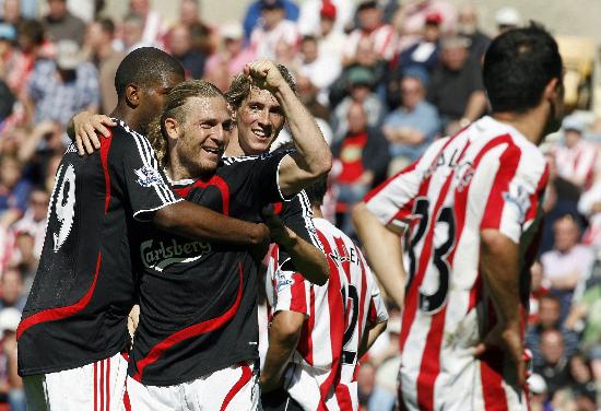 球星抢断后三步上篮太快了（球星断球后三步上篮如闪电）