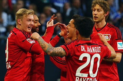 篮球篮网球迷为球队送上支持横幅（篮网球迷举起横幅为球队助威）