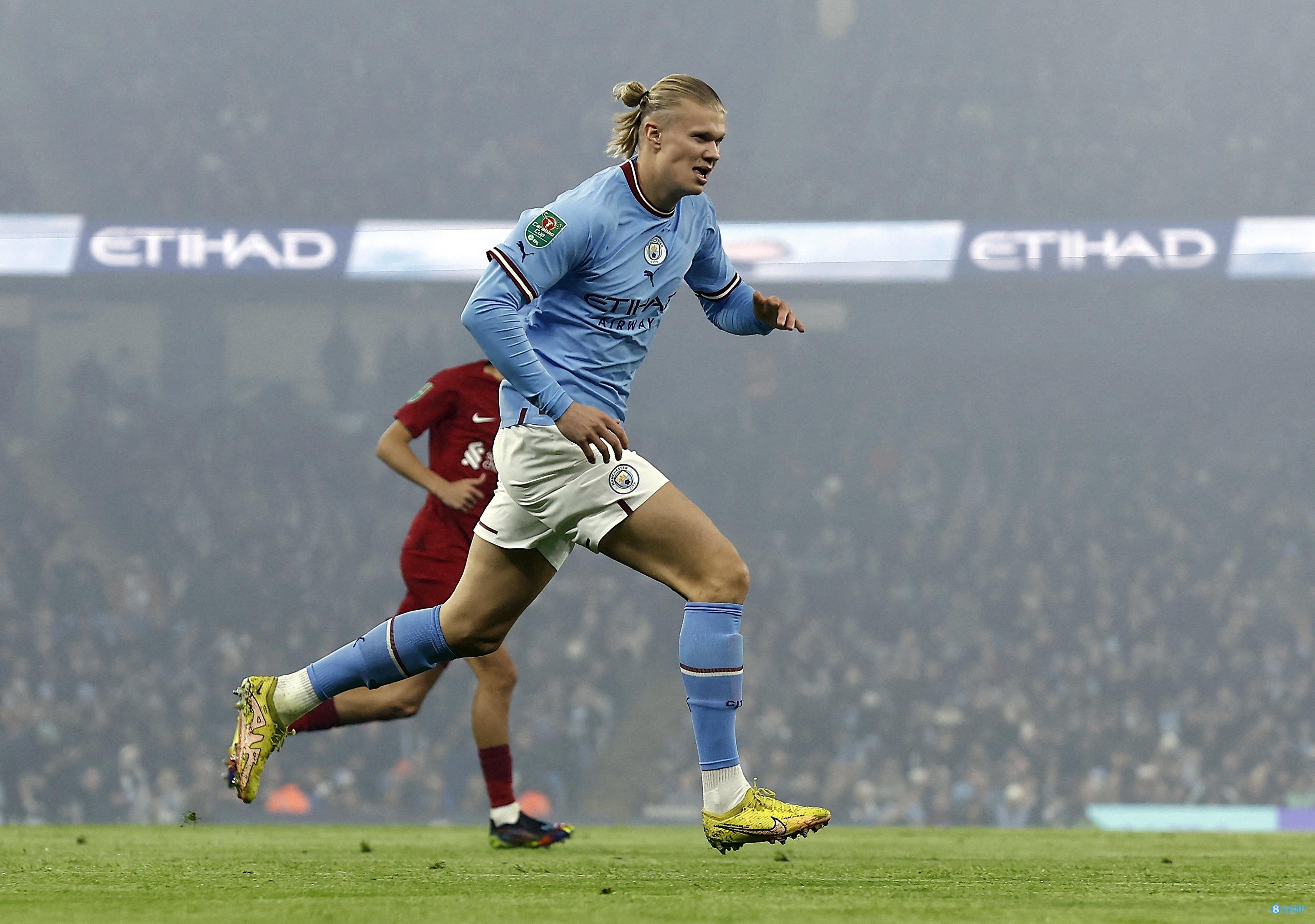 官方：本轮港超联赛延期进行，中国香港各代表队将臂缠黑纱出战（官方通报：港超本轮推迟，中国香港各代表队将佩戴黑纱参赛）