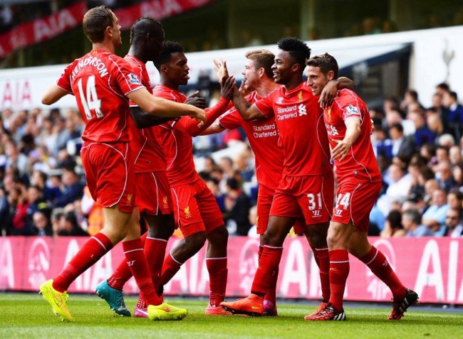 给你修修胡子，瓦科分享自己用剪刀剪克雷桑胡子的照片（瓦科晒照：亲手用剪刀为克雷桑修须）