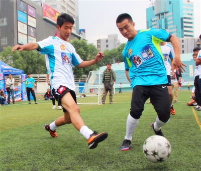 杜兰特连续得分，引领全队节奏（杜兰特连连取分，带动全队节奏）