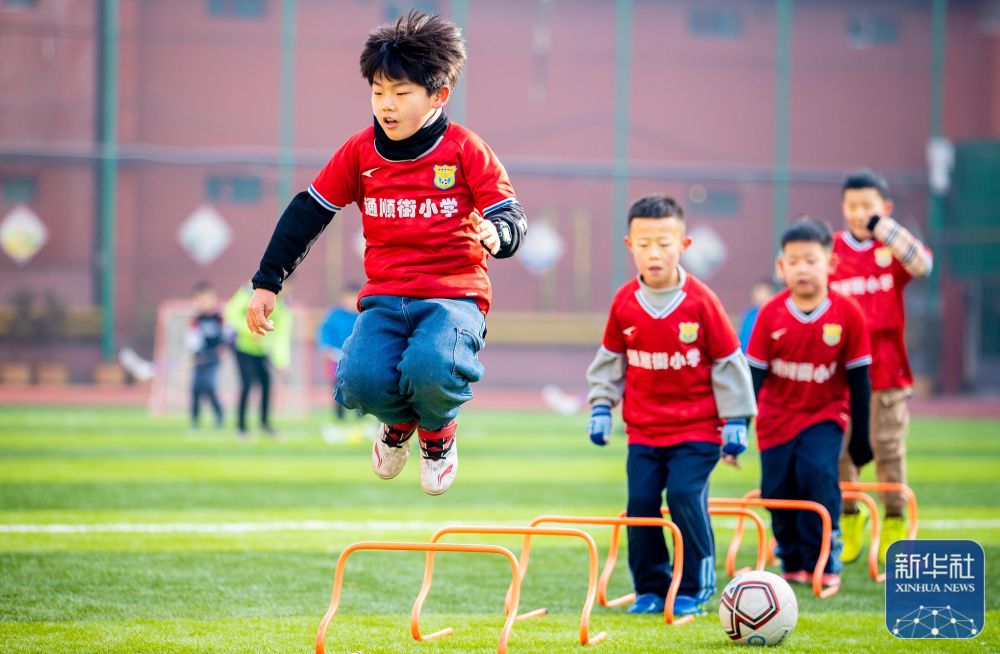 掘金VS黄蜂前瞻：掘金冲击客场10连胜，拉梅洛·鲍尔缺阵（黄蜂迎战掘金前瞻：拉梅洛·鲍尔缺席，丹佛冲击客场十连胜）