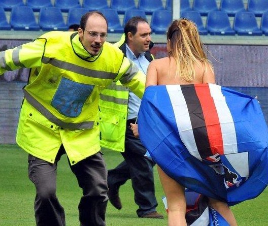 南通发布：苏超南通队载誉而归，3000多名球迷迎接城市英雄（南通发布：苏超南通队凯旋，三千余球迷迎接城市英雄）