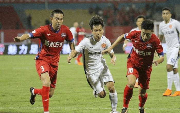 伯恩利主帅：布罗亚有望周末复出，对阵切尔西将会非常艰难（伯恩利主帅称布罗亚有望本周末复出，迎战切尔西将是一场硬仗）