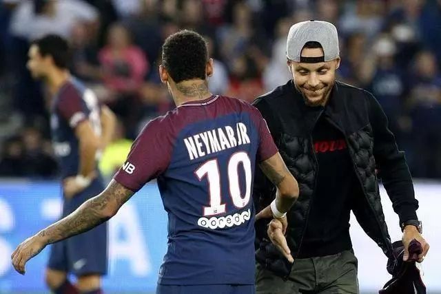 于帕梅卡诺：孔帕尼非常出色，我欠他很多；事情还没有结束（于帕梅卡诺：孔帕尼表现卓越，我欠他不少；一切尚未落幕）