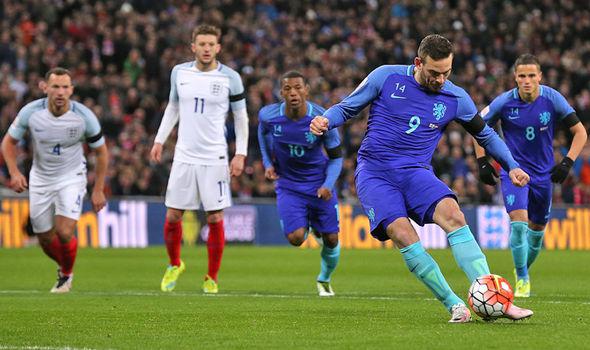 记者：卡萨多赛后感到疼痛，但问题应该不大